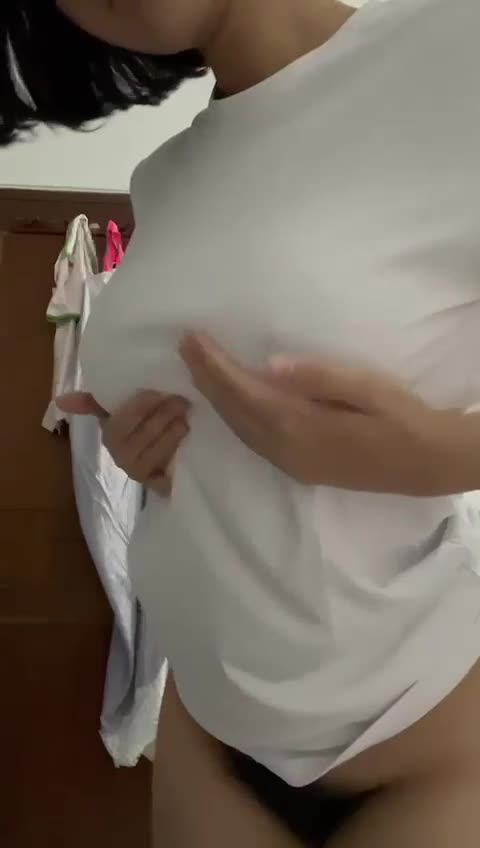 Mahasiswi Buka Baju Sambil Mainin Susu.mp4