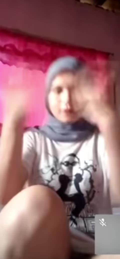 Mahasiswi Berjilbab Colmek Sambil Video Call.mp4