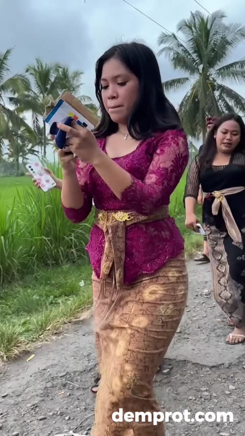 Pantat Seksi Sadar Kamera Tiba2 Joged.mp4
