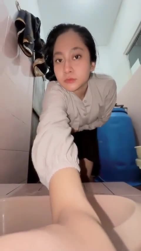 Hijabers Montok Mandi sambil Colmek.mp4