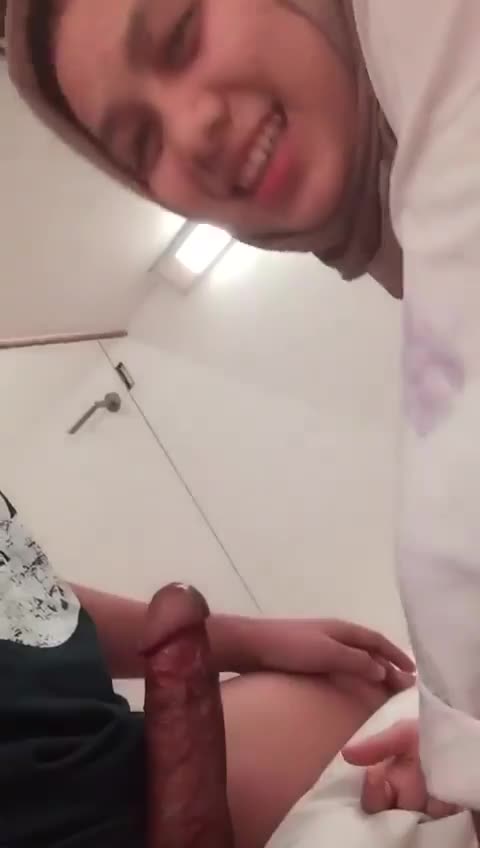Hijab Bj Di Bobobox sama Kontol Gede.mp4