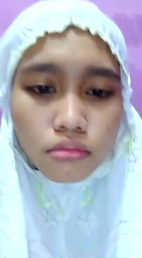 Cewek Kampung Pake Kerudung Sambil Colmek.mp4